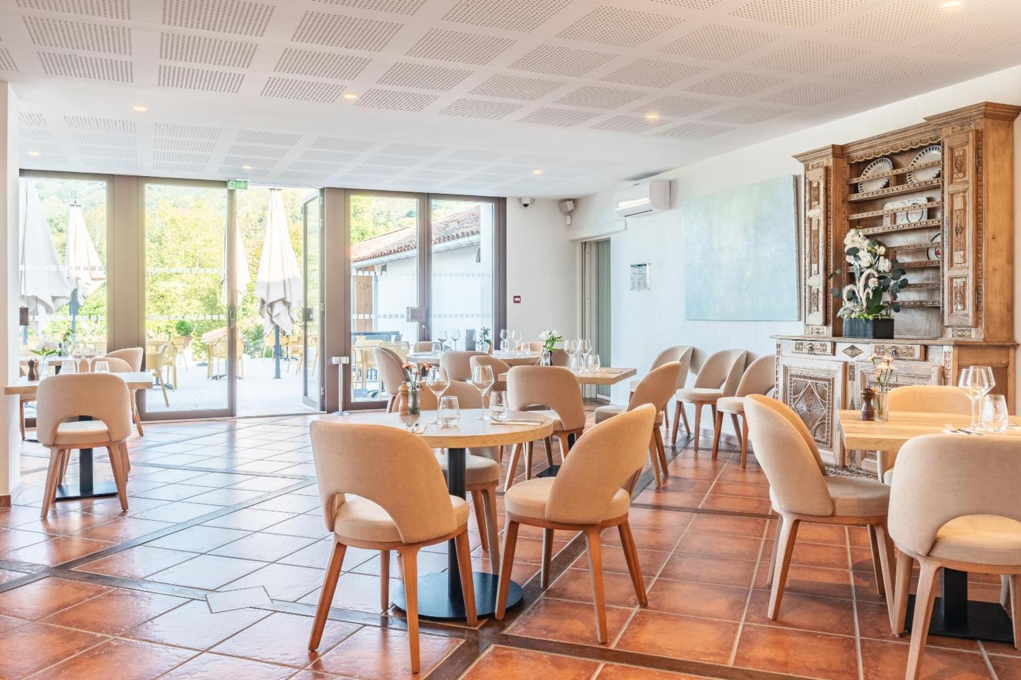 Hotel Restaurant & Spa La Maison Oppoca Ainhoa Exterior photo