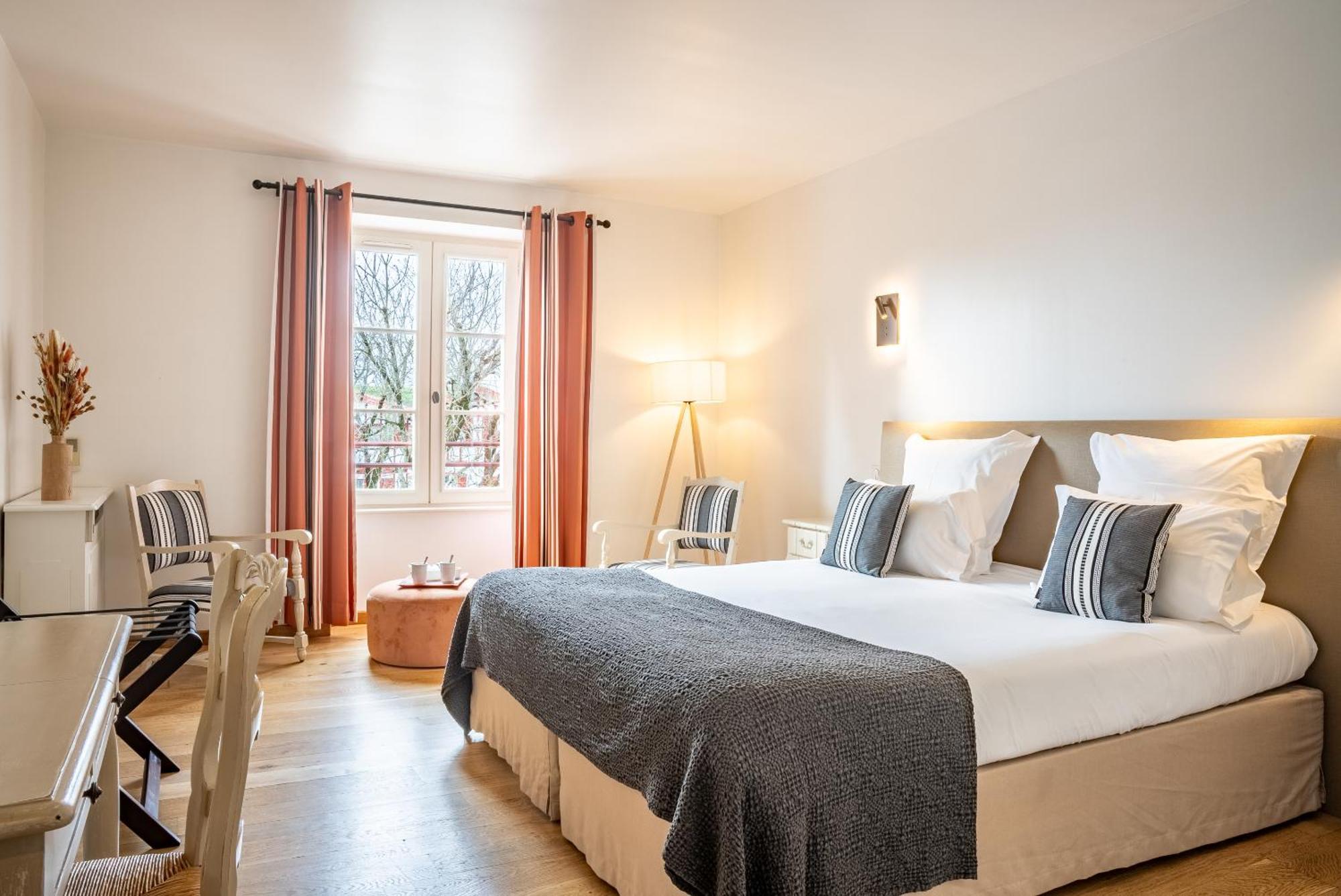 Hotel Restaurant & Spa La Maison Oppoca Ainhoa Room photo