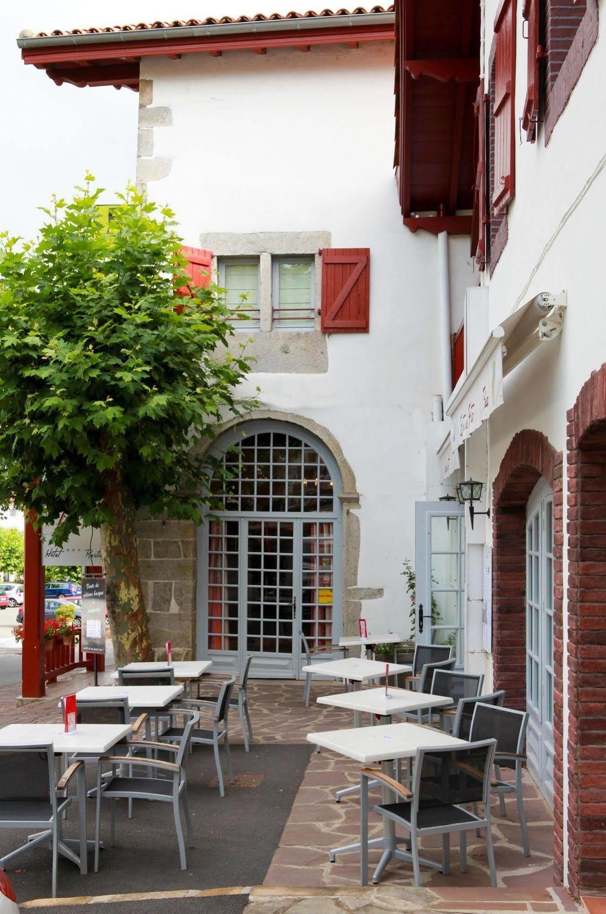 Hotel Restaurant & Spa La Maison Oppoca Ainhoa Exterior photo